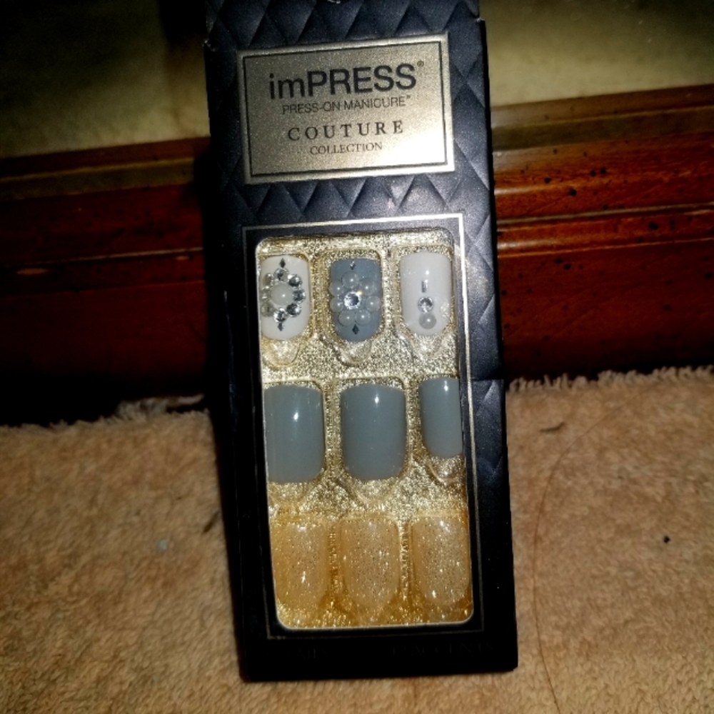 grey and cream sparkly stone press on nails by impress brand